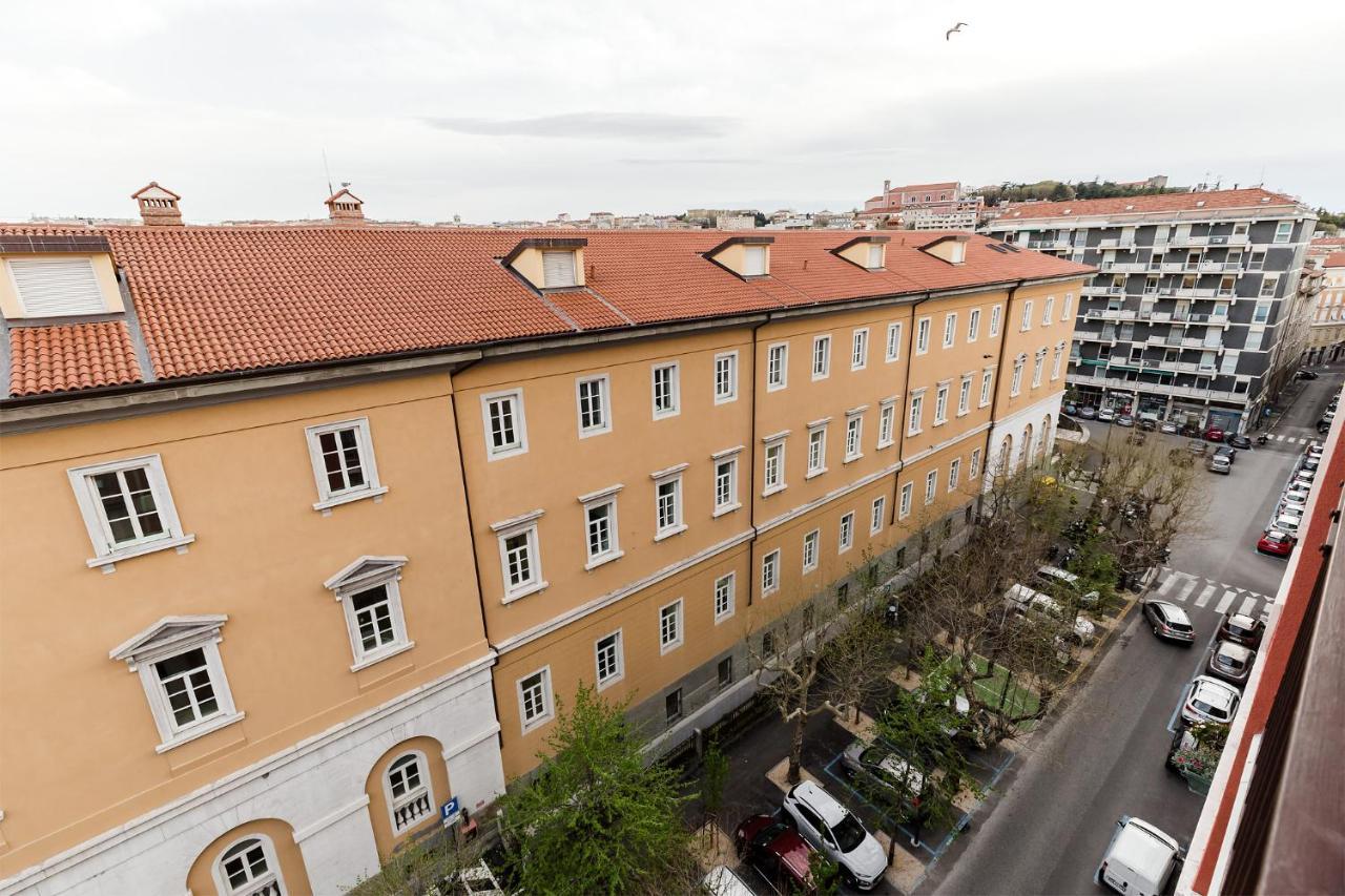 Appartamento Slataper - Ampio E Con Vista Триест Экстерьер фото